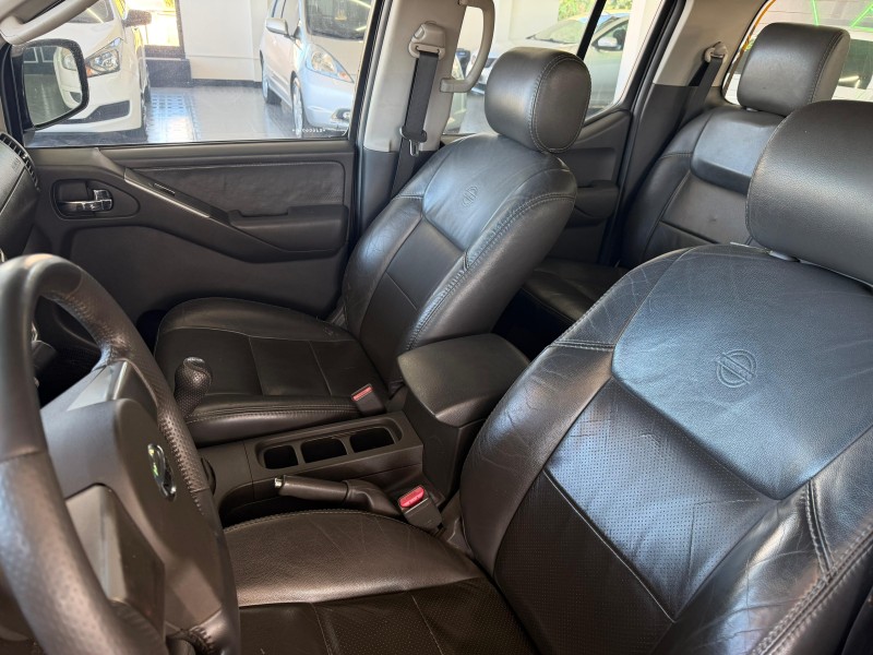 FRONTIER 2.5 SV ATTACK 4X4 CD TURBO ELETRONIC DIESEL 4P AUTOMÁTICO - 2014 - FELIZ
