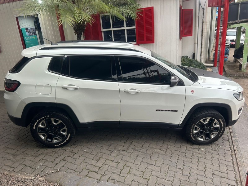 COMPASS 2.0 16V DIESEL TRAILHAWK 4X4 AUTOMÁTICO - 2017 - TRêS COROAS