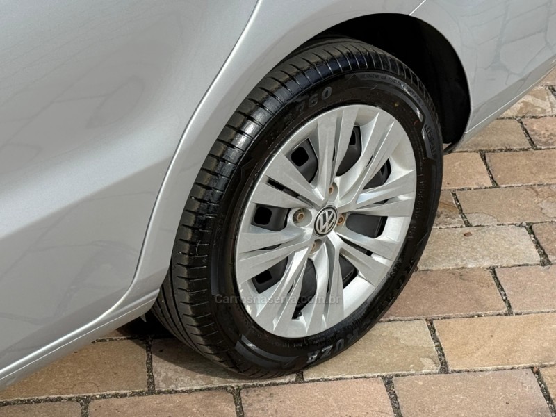 VOYAGE 1.0 12V MPI TOTALFLEX TRENDLINE 4P MANUAL - 2023 - VACARIA