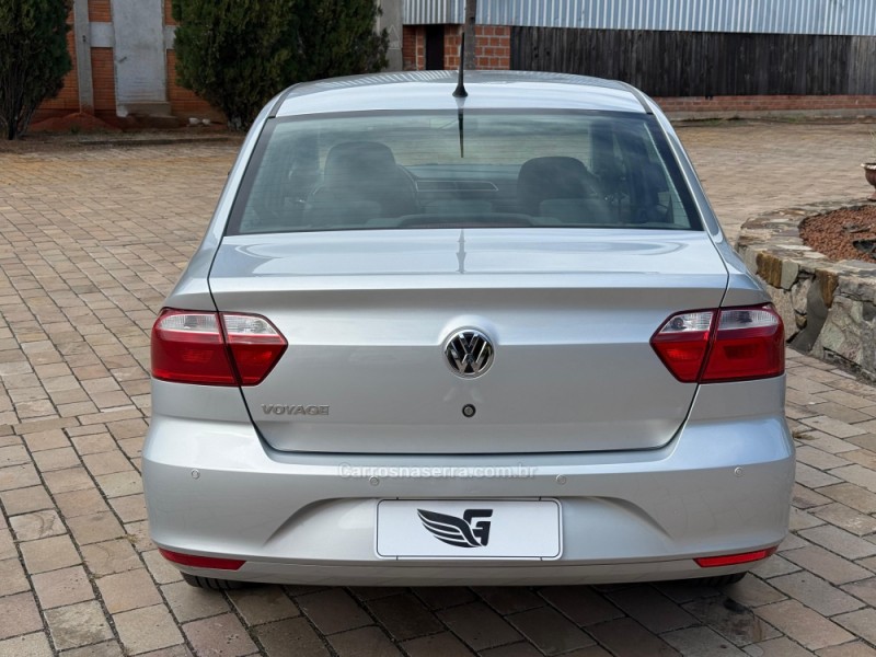 VOYAGE 1.0 12V MPI TOTALFLEX TRENDLINE 4P MANUAL - 2023 - VACARIA