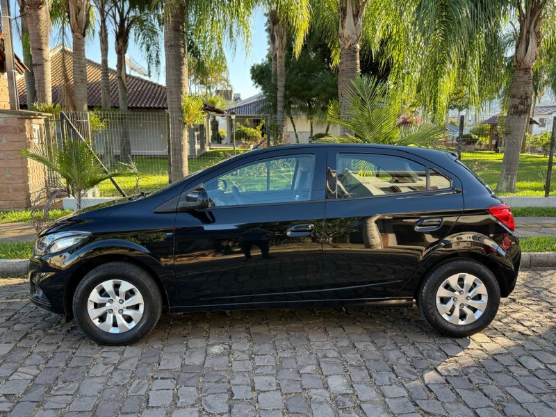 ONIX 1.0 LT 12V FLEX 4P MANUAL - 2017 - FELIZ