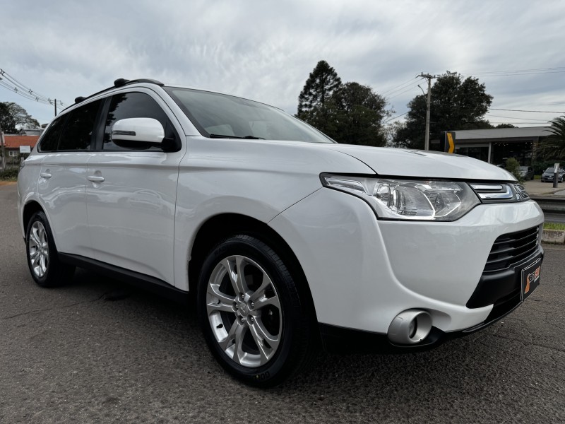 OUTLANDER 2.0 16V GASOLINA 4P AUTOMÁTICO - 2015 - DOIS IRMãOS