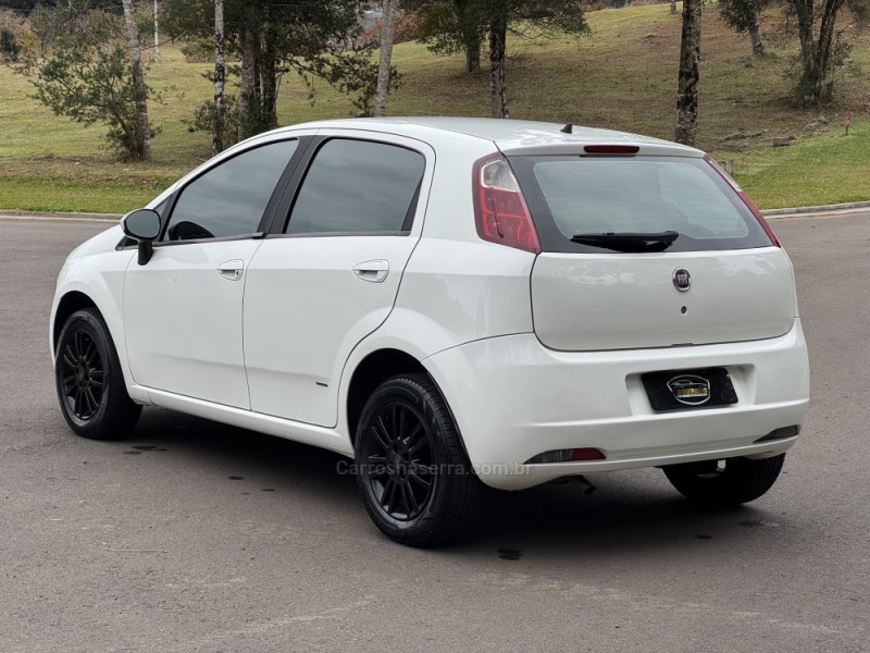 PUNTO 1.4 ATTRACTIVE 8V FLEX 4P MANUAL - 2011 - GRAMADO