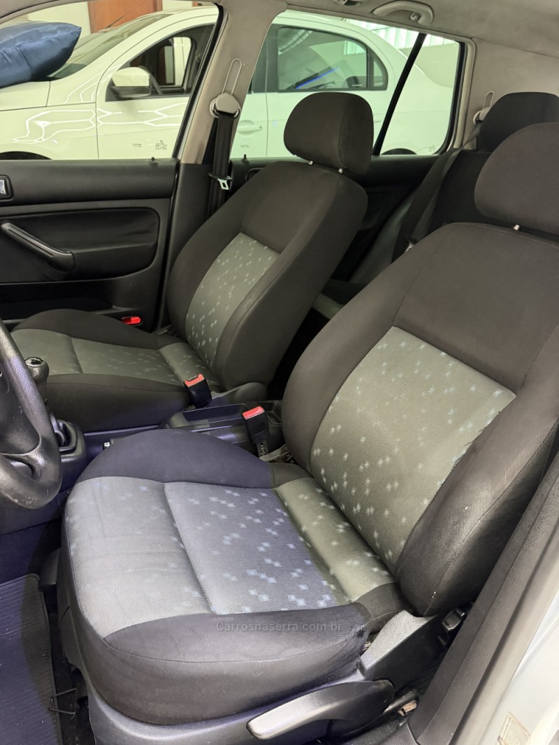 GOLF 1.6 MI 8V GASOLINA 4P MANUAL - 2003 - CAXIAS DO SUL