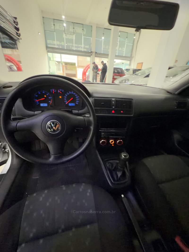 GOLF 1.6 MI 8V GASOLINA 4P MANUAL - 2003 - CAXIAS DO SUL