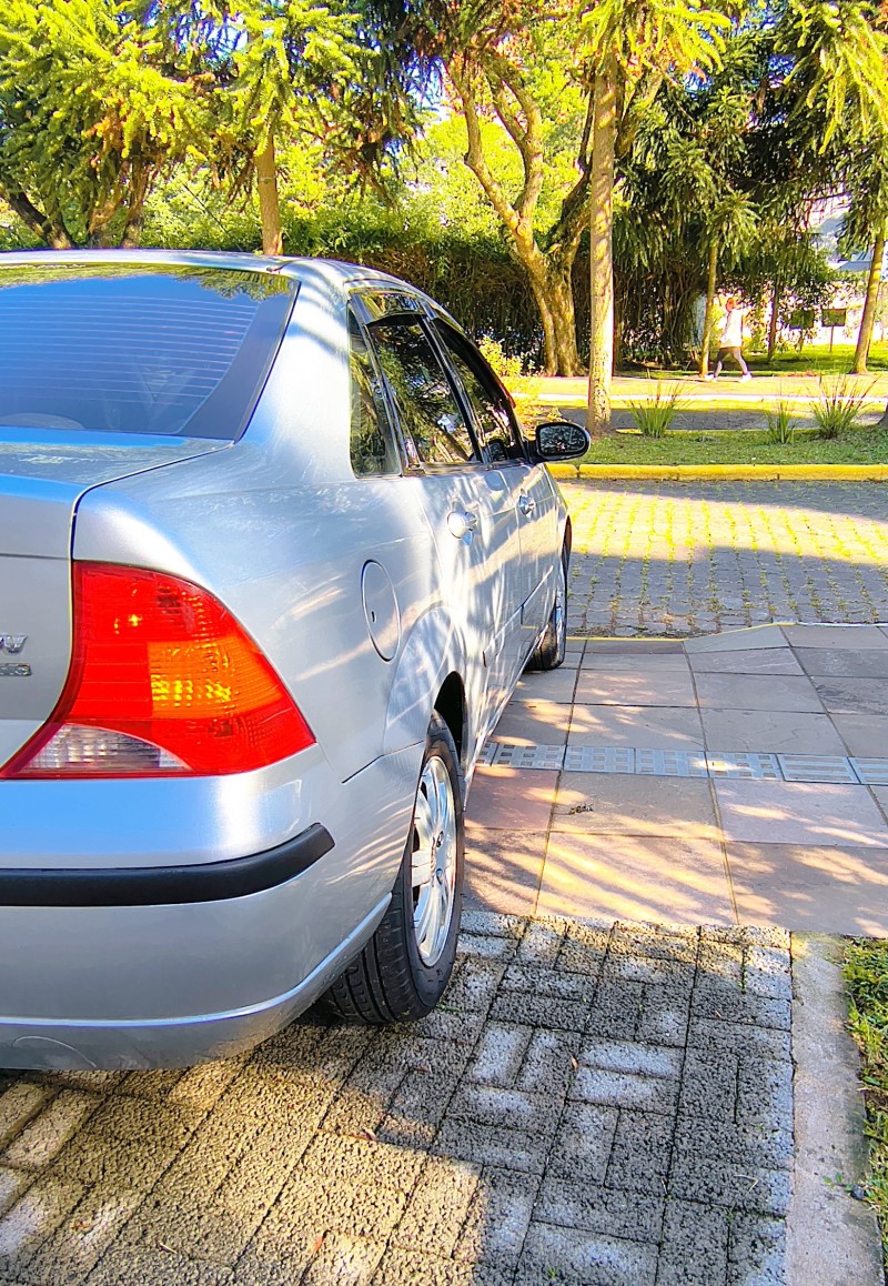 FOCUS 2.0 GHIA SEDAN 16V GASOLINA 4P AUTOMÁTICO - 2008 - FARROUPILHA