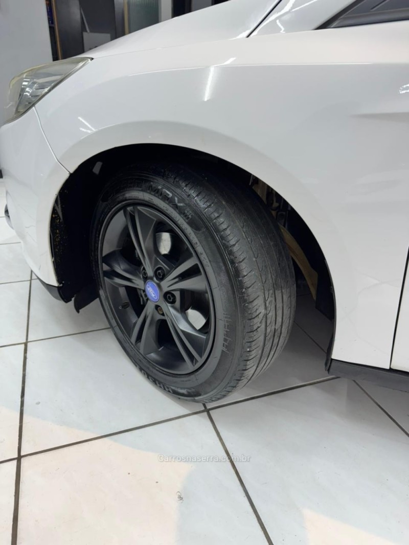 FOCUS 1.6 SE HATCH 16V FLEX 4P AUTOMÁTICO - 2015 - CAXIAS DO SUL
