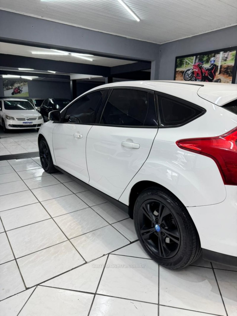 FOCUS 1.6 SE HATCH 16V FLEX 4P AUTOMÁTICO - 2015 - CAXIAS DO SUL