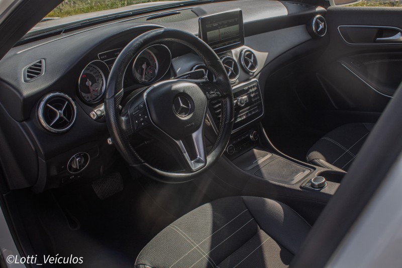 GLA 250 2.0 16V TURBO GASOLINA VISION 4P AUTOMÁTICO - 2015 - FARROUPILHA