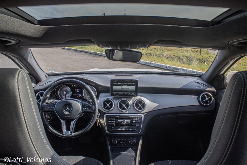GLA 250 2.0 16V TURBO GASOLINA VISION 4P AUTOMÁTICO - 2015 - FARROUPILHA