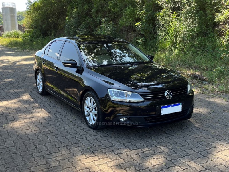 JETTA 2.0 COMFORTLINE FLEX 4P TIPTRONIC - 2014 - NOVA BASSANO
