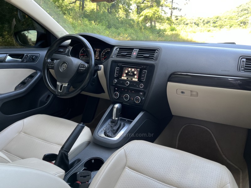 JETTA 2.0 COMFORTLINE FLEX 4P TIPTRONIC - 2014 - NOVA BASSANO