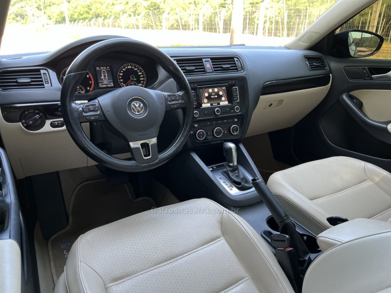 JETTA 2.0 COMFORTLINE FLEX 4P TIPTRONIC - 2014 - NOVA BASSANO