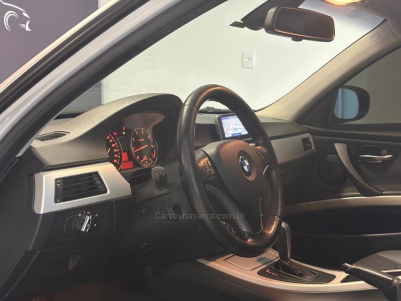 320I 2.0 16V GASOLINA 4P AUTOMÁTICO - 2009 - NOVO HAMBURGO