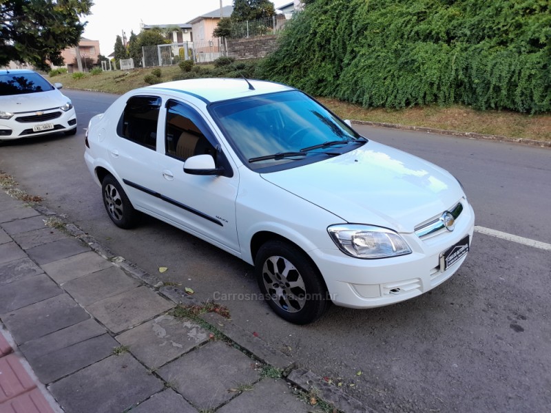 PRISMA 1.4 MPFI LT 8V FLEX 4P MANUAL - 2010 - NOVA PRATA