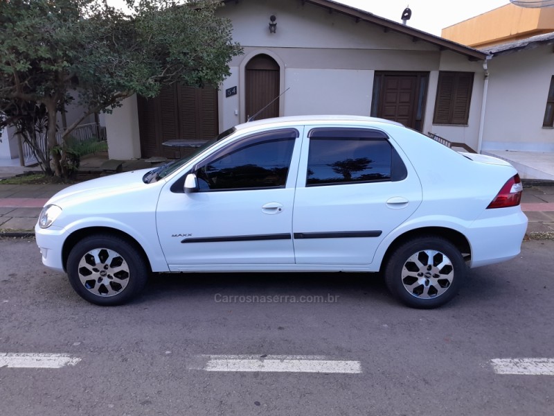 PRISMA 1.4 MPFI LT 8V FLEX 4P MANUAL - 2010 - NOVA PRATA