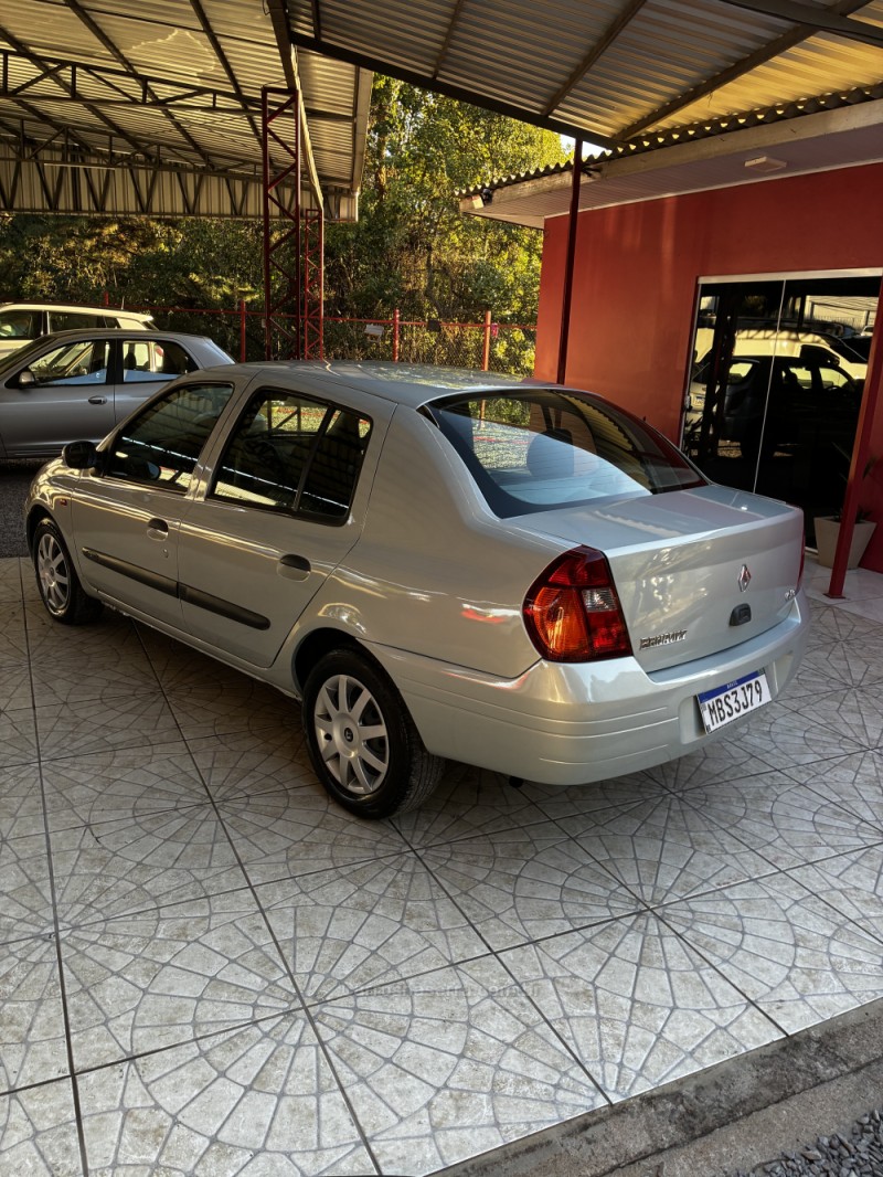 CLIO 1.6 RN SEDAN 16V GASOLINA 4P MANUAL - 2001 - CAXIAS DO SUL