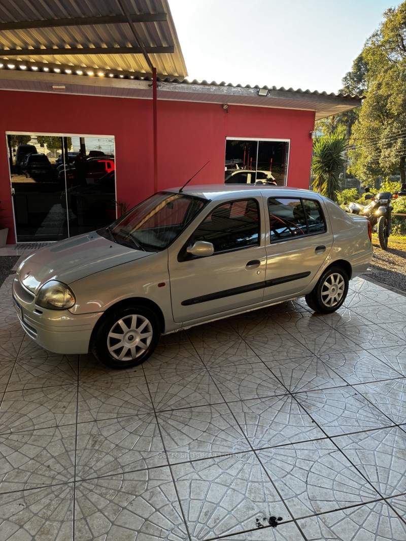clio 1.6 rn sedan 16v gasolina 4p manual 2001 caxias do sul
