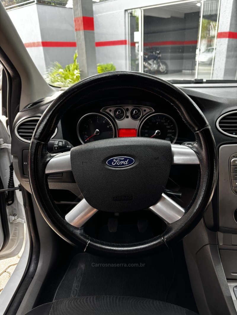 FOCUS 1.6 GLX 16V FLEX 4P MANUAL - 2012 - HARMONIA