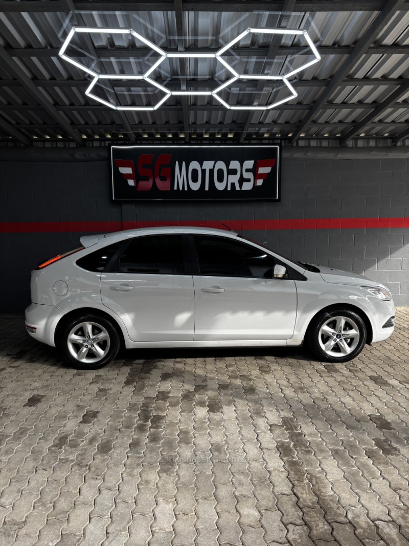 FOCUS 1.6 GLX 16V FLEX 4P MANUAL - 2012 - HARMONIA