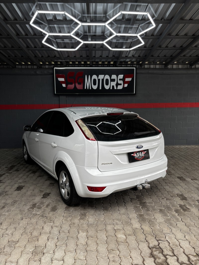 FOCUS 1.6 GLX 16V FLEX 4P MANUAL - 2012 - HARMONIA