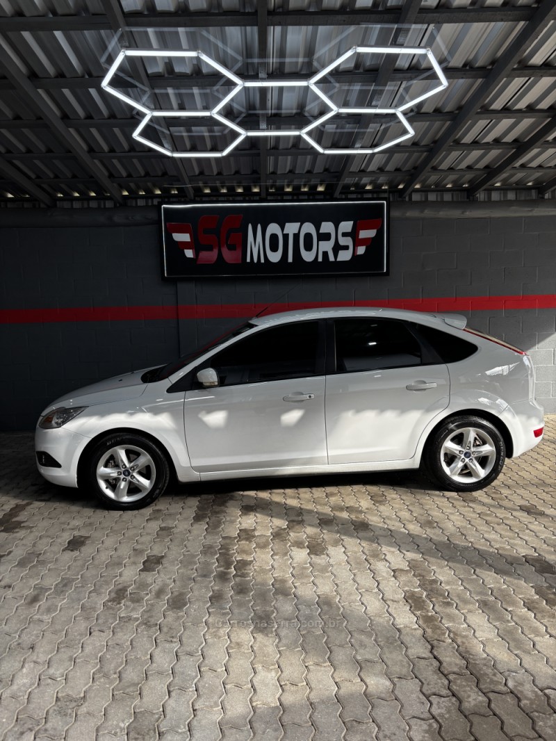 FOCUS 1.6 GLX 16V FLEX 4P MANUAL - 2012 - HARMONIA