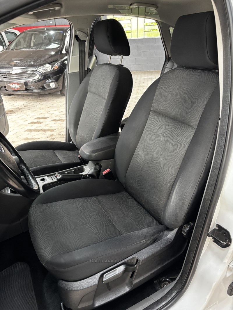 FOCUS 1.6 GLX 16V FLEX 4P MANUAL - 2012 - HARMONIA