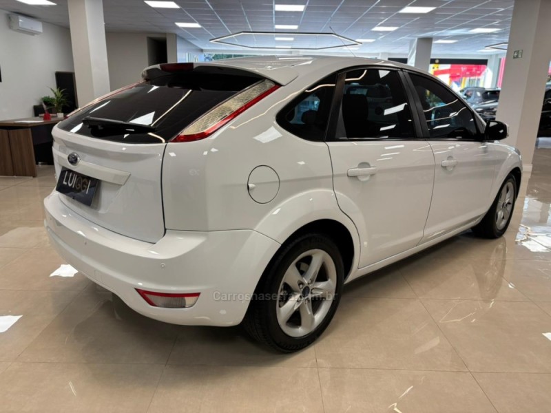 FOCUS 1.6 GL 16V FLEX 4P MANUAL - 2013 - CARLOS BARBOSA