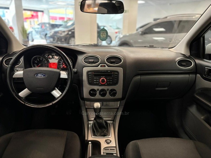 FOCUS 1.6 GL 16V FLEX 4P MANUAL - 2013 - CARLOS BARBOSA