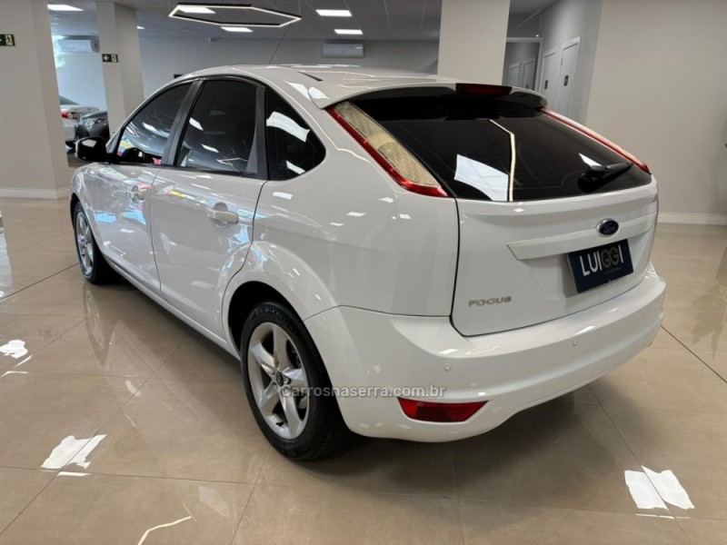 FOCUS 1.6 GL 16V FLEX 4P MANUAL - 2013 - CARLOS BARBOSA