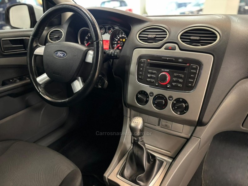 FOCUS 1.6 GL 16V FLEX 4P MANUAL - 2013 - CARLOS BARBOSA