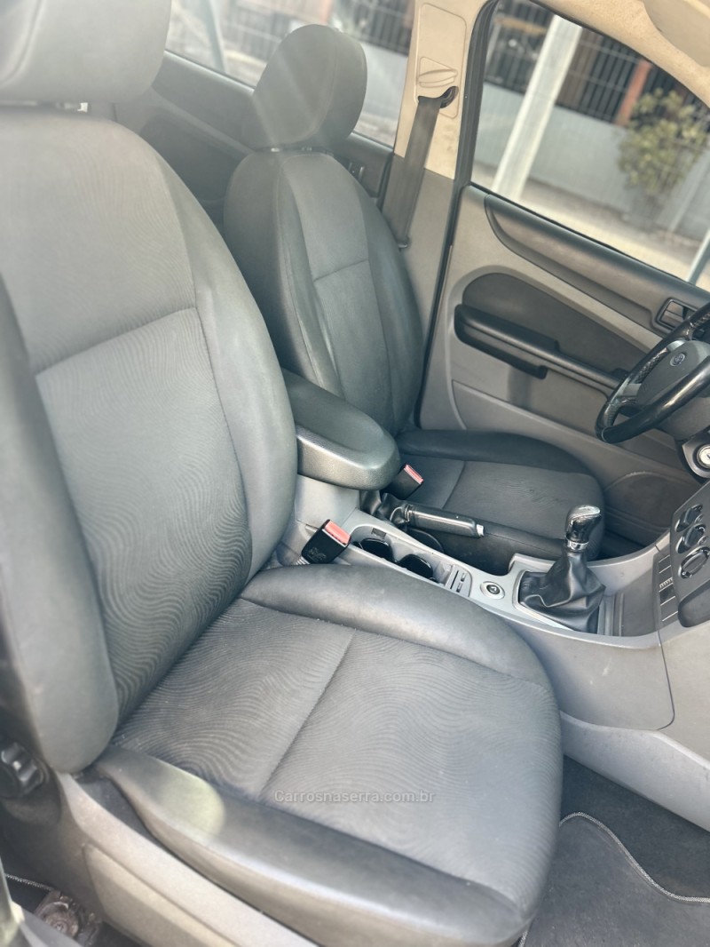 FOCUS 1.6 GLX SEDAN 16V FLEX 4P MANUAL - 2013 - CAXIAS DO SUL