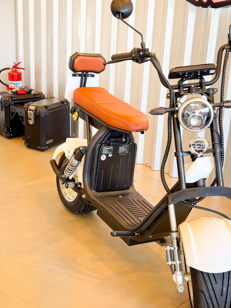 SCOOTER ELÉTRICA ALMADA 1000W - 2026 - VERANóPOLIS