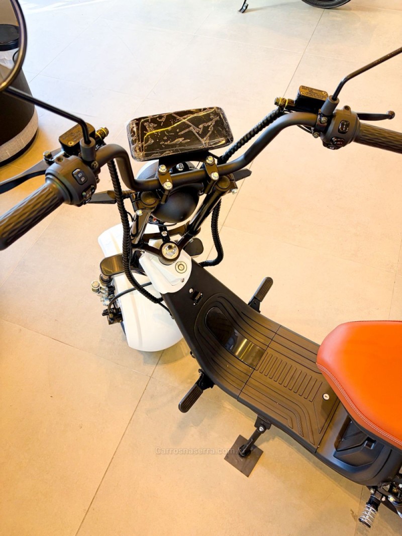 SCOOTER ELÉTRICA ALMADA 1000W - 2026 - VERANóPOLIS