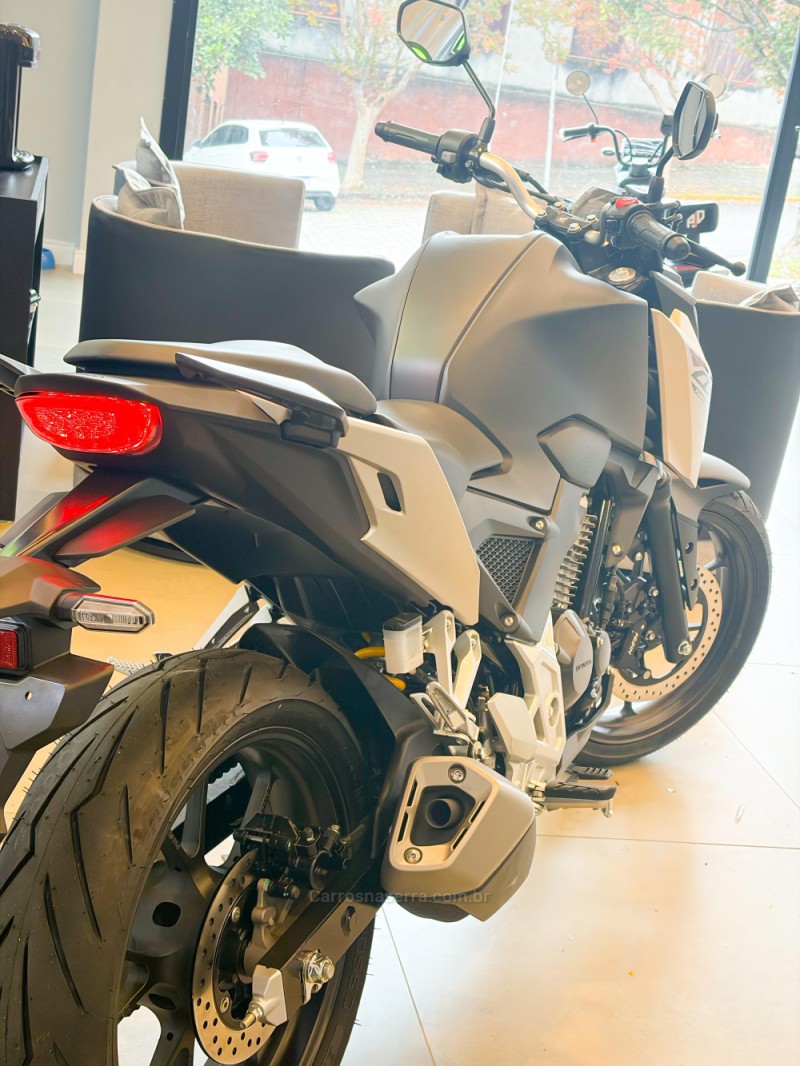 CB 300F TWISTER CBS - 2026 - VERANóPOLIS