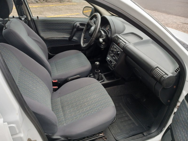 CORSA 1.0 MPFI CLASSIC SEDAN 8V GASOLINA 4P MANUAL - 2001 - FARROUPILHA