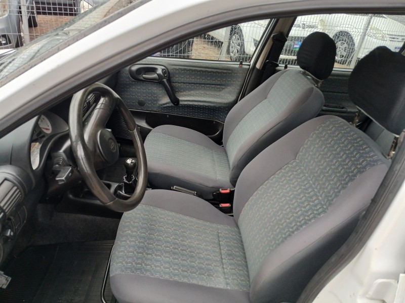 CORSA 1.0 MPFI CLASSIC SEDAN 8V GASOLINA 4P MANUAL - 2001 - FARROUPILHA