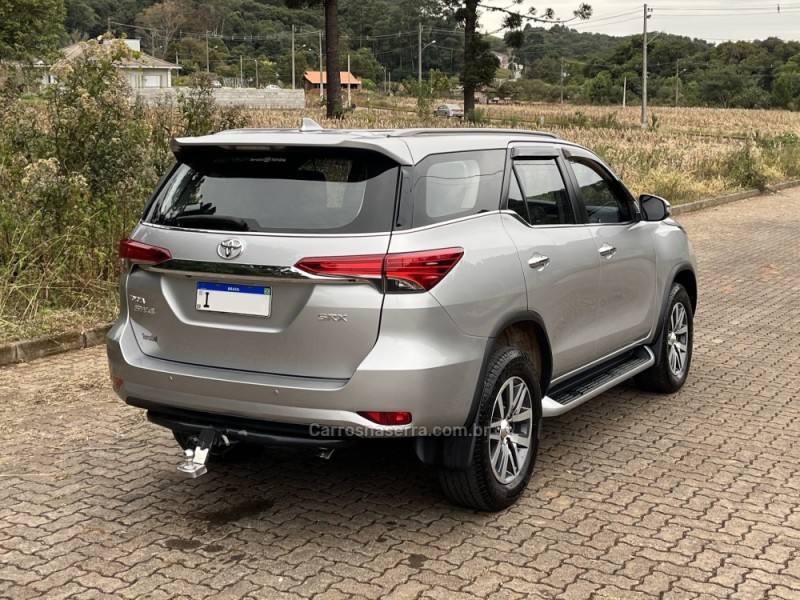 HILUX SW4 2.8 SRX 4X4 7 LUGARES 16V TURBO INTERCOOLER DIESEL 4P AUTOMÁTICO - 2018 - NOVA BASSANO