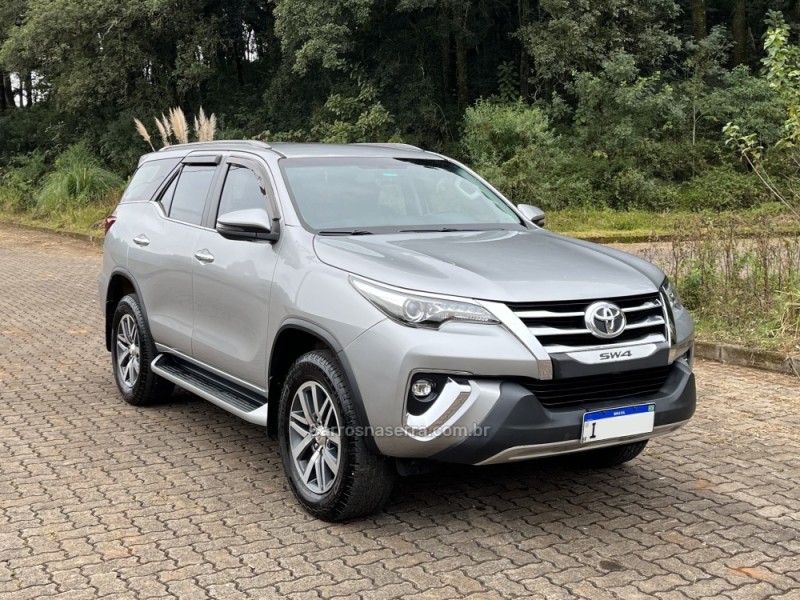 HILUX SW4 2.8 SRX 4X4 7 LUGARES 16V TURBO INTERCOOLER DIESEL 4P AUTOMÁTICO - 2018 - NOVA BASSANO