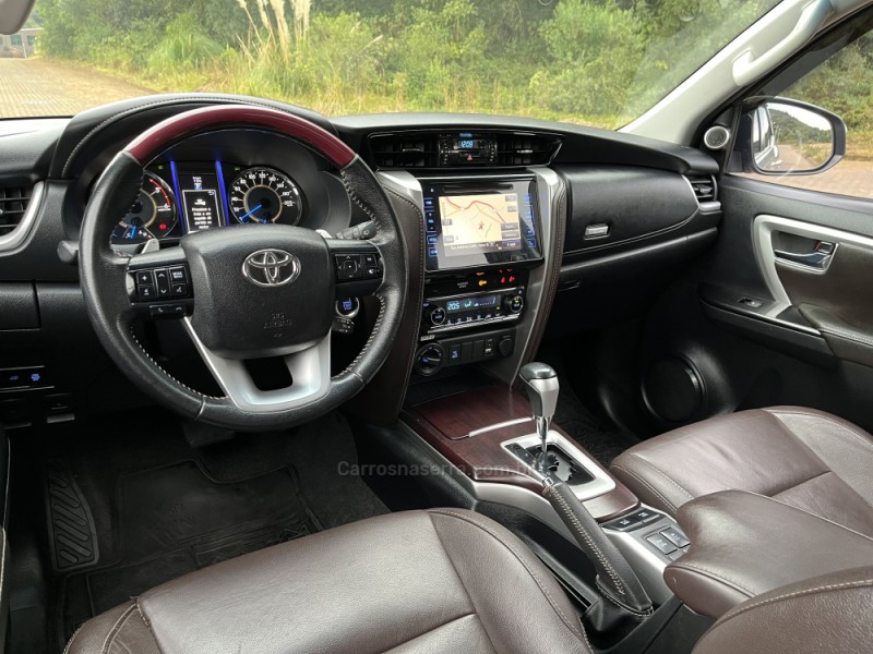 HILUX SW4 2.8 SRX 4X4 7 LUGARES 16V TURBO INTERCOOLER DIESEL 4P AUTOMÁTICO - 2018 - NOVA BASSANO