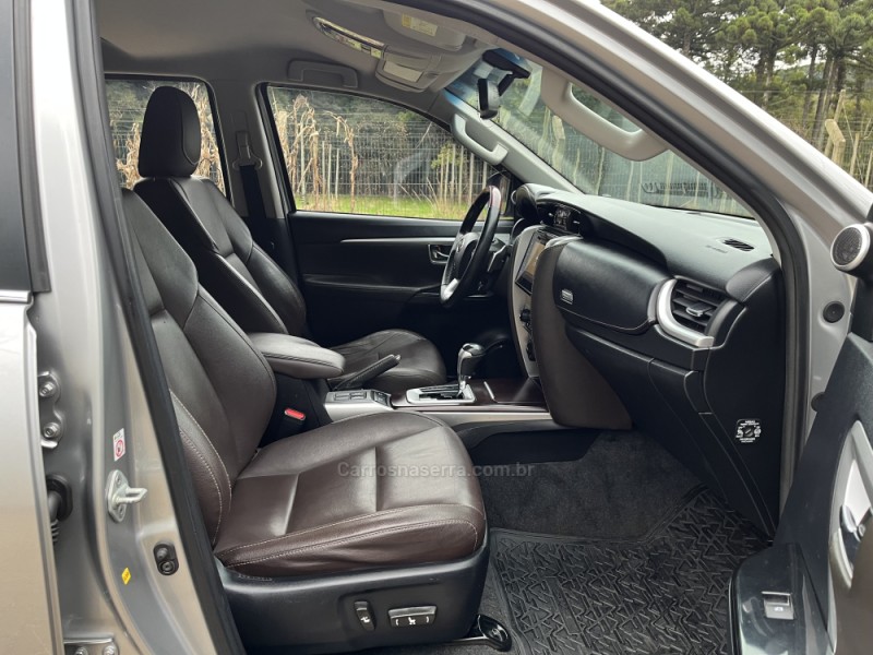 HILUX SW4 2.8 SRX 4X4 7 LUGARES 16V TURBO INTERCOOLER DIESEL 4P AUTOMÁTICO - 2018 - NOVA BASSANO