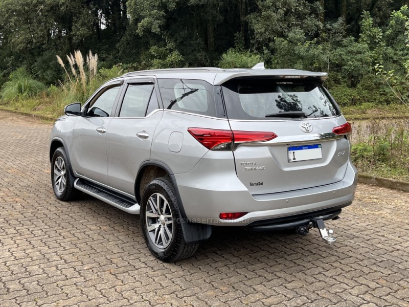 HILUX SW4 2.8 SRX 4X4 7 LUGARES 16V TURBO INTERCOOLER DIESEL 4P AUTOMÁTICO - 2018 - NOVA BASSANO