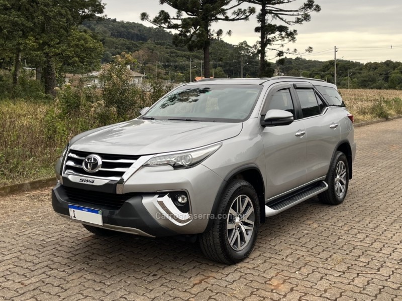 HILUX SW4 2.8 SRX 4X4 7 LUGARES 16V TURBO INTERCOOLER DIESEL 4P AUTOMÁTICO - 2018 - NOVA BASSANO