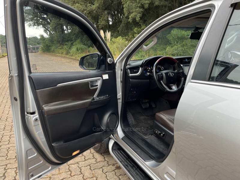 HILUX SW4 2.8 SRX 4X4 7 LUGARES 16V TURBO INTERCOOLER DIESEL 4P AUTOMÁTICO - 2018 - NOVA BASSANO