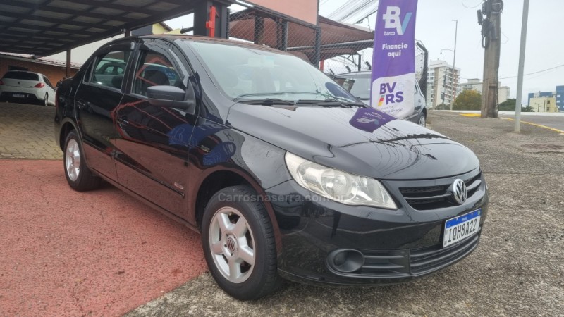 VOYAGE 1.0 MI 8V FLEX 4P MANUAL - 2010 - FARROUPILHA
