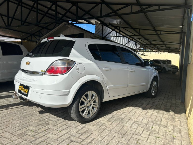 VECTRA 2.0 MPFI GT HATCH 8V FLEX 4P MANUAL - 2010 - CANELA