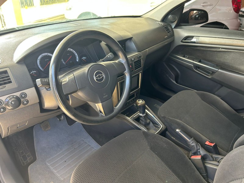 VECTRA 2.0 MPFI GT HATCH 8V FLEX 4P MANUAL - 2010 - CANELA