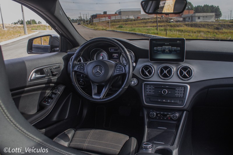 GLA 250 2.0 16V TURBO GASOLINA VISION 4P AUTOMÁTICO - 2016 - FARROUPILHA