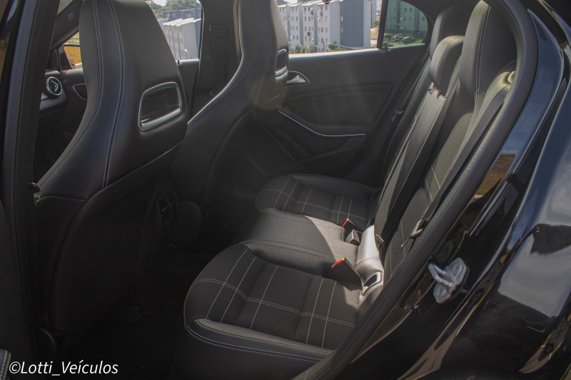 GLA 250 2.0 16V TURBO GASOLINA VISION 4P AUTOMÁTICO - 2016 - FARROUPILHA
