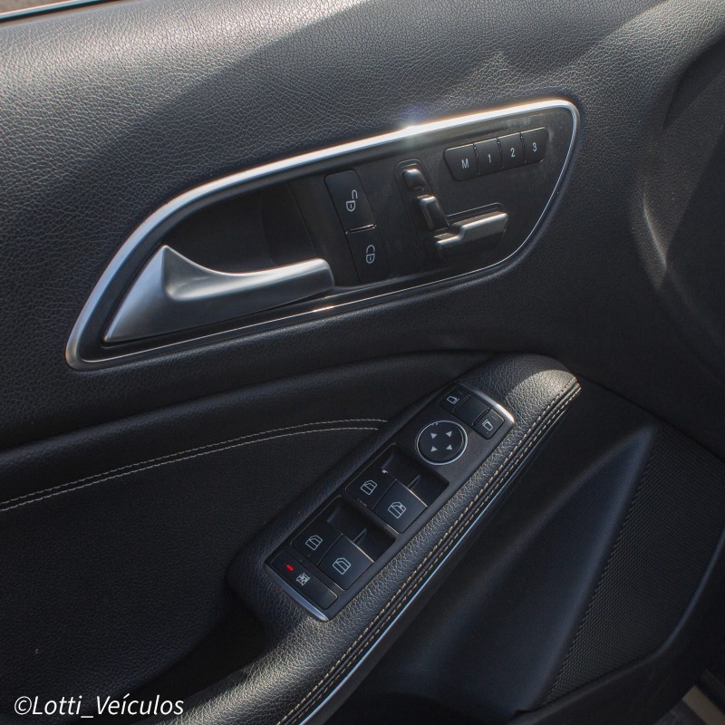 GLA 250 2.0 16V TURBO GASOLINA VISION 4P AUTOMÁTICO - 2016 - FARROUPILHA